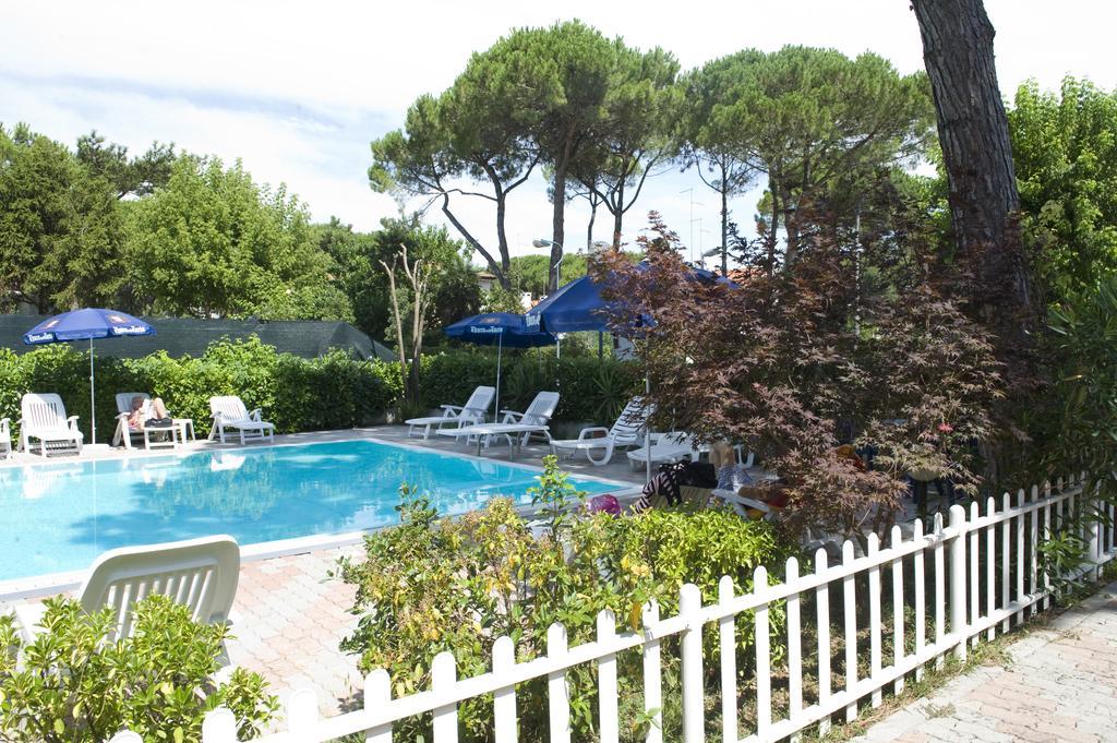 Hotel Rosa Dei Venti Lignano Sabbiadoro Exterior photo