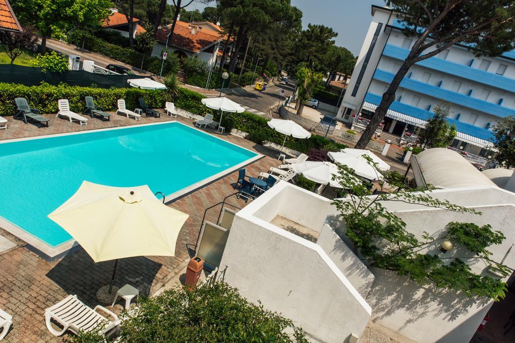 Hotel Rosa Dei Venti Lignano Sabbiadoro Exterior photo