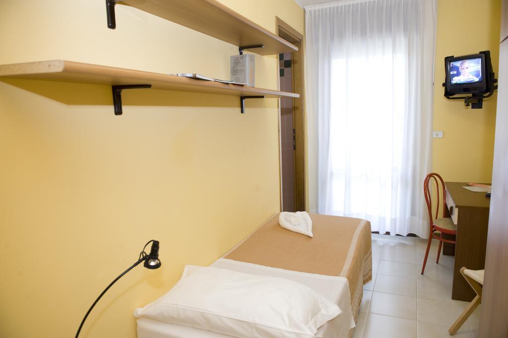 Hotel Rosa Dei Venti Lignano Sabbiadoro Exterior photo