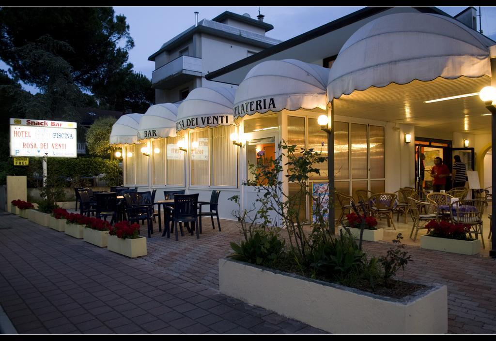 Hotel Rosa Dei Venti Lignano Sabbiadoro Exterior photo